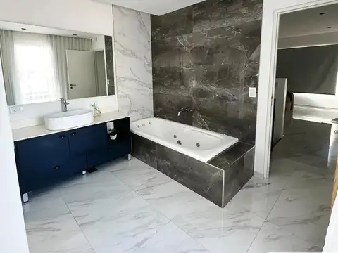 Casa en venta - 4 Dormitorios 4 Baños - General Pueyrredón