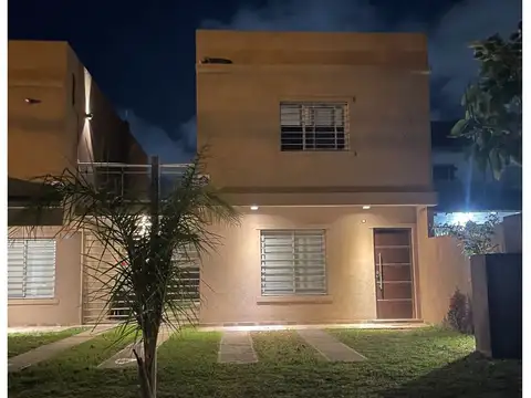 Casa en Venta con 5 cocheras