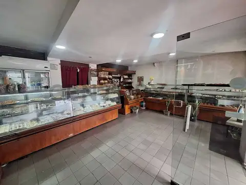 Presidente Perón N°477 e/ Eva Perón y Alen, Ensenada. , Piso 0