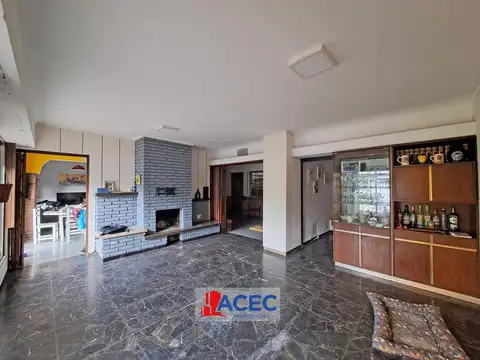 Casa 4 ambientes con 2 baños