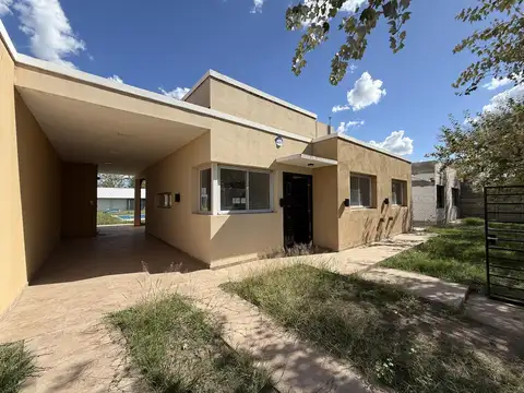 Venta Casa 2 Dormitorios   Pileta   Cochera Doble | TDS 3 Roldán