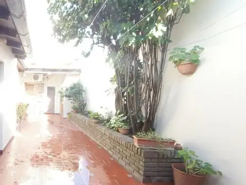 Casa 6 ambientes con 2 baños