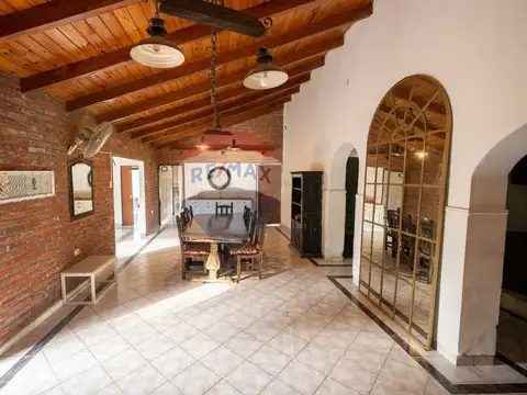 Casa en Venta con 2 cocheras