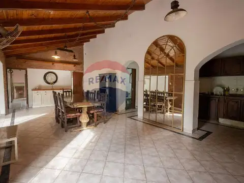 Casa 5 ambientes con 2 baños
