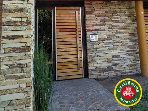 Venta - Departamento con cochera cubierta y balcon al contrfrente **Apto Profesional**Vta Directa**