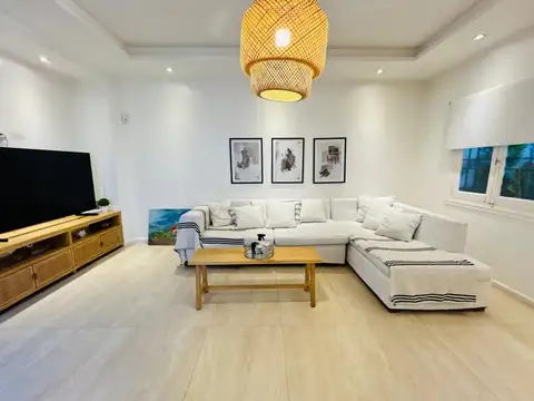 Casa en Venta con 3 cocheras