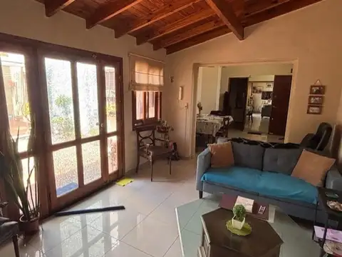 EXCELENTE DEPTO 3 AMBIENTES CON PATIO Y PARRILLA