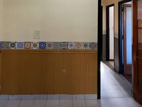 VENTA CASA DE PLANTA ALTA dos dormitorios RUEDA 953. (San Martín), Patio. Terraza exclusiva.