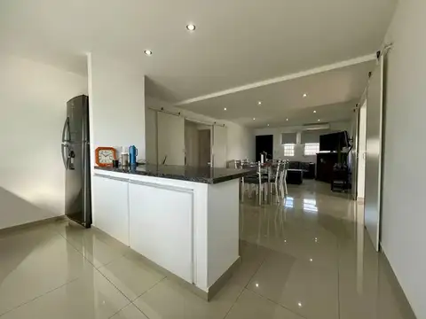 Casa en Venta con 4 cocheras