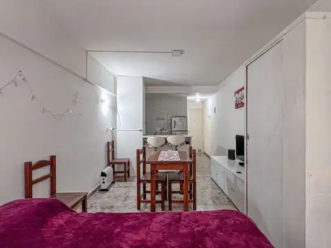 Venta departamento monoambiente balcón  Güemes