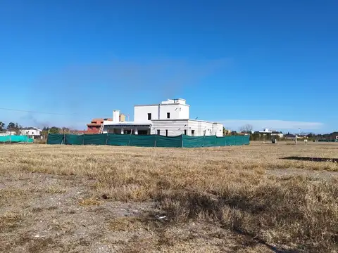 La Verbena. Zona Aeropuerto. Calle 17. Lote 100