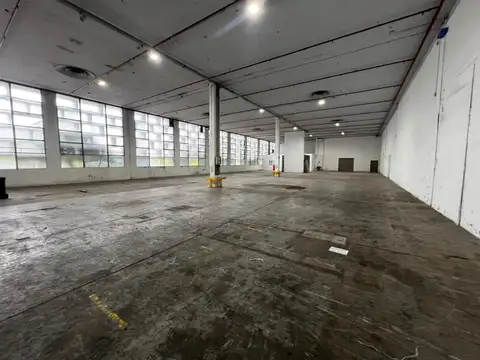 ALQUILER PREMIUM: Excelente Nave Industrial con Oficinas en Parque Industrial Newton – 1290 m²