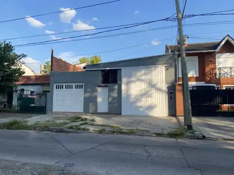 LOTE en PALOMAR de 425 mts2    Local   Casa de 3 ambientes   Galpón