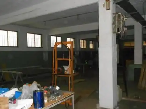 Planta Industrial de 1000m² con Oficinas Ejecutivas de Diseñ