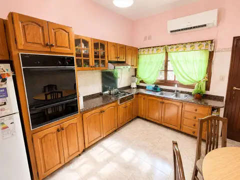 Casa 5 ambientes en venta San José c/amplio jardín