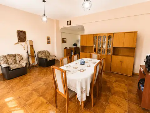 Casa 5 ambientes con 3 baños
