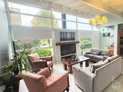 Casa en Venta con 2 cocheras