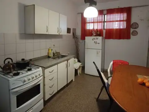 Casa 7 ambientes con 1 baño