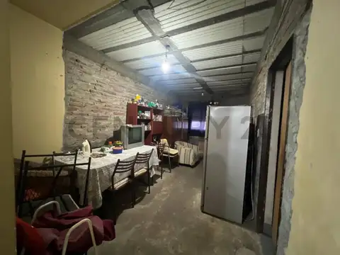 Casa 9 ambientes con 2 baños