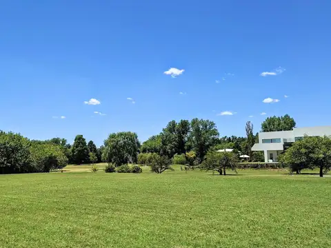 Terreno en Carmel C.C