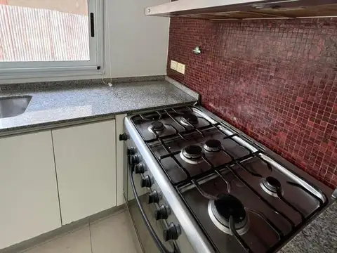 Casa en Alquiler con 2 cocheras