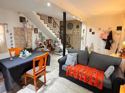 Casa +Departamento -VILLA DE MAYO