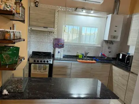 Casa 3 ambientes con 2 baños