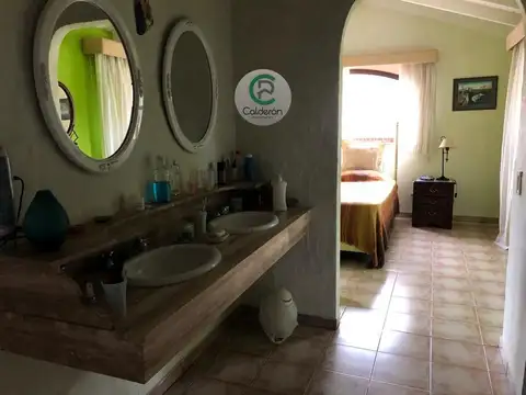 Casa en Alquiler con 2 cocheras
