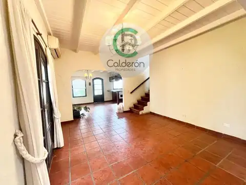 Casa en Alquiler con 2 cocheras
