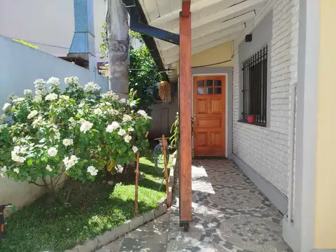 CASA 3AMB + QUINCHO C/PARRILLA Y PATIO- EXCELENTE