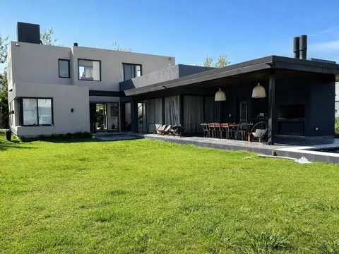 Casa en Alquiler al Este