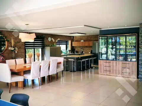 Casa 7 ambientes con 3 baños