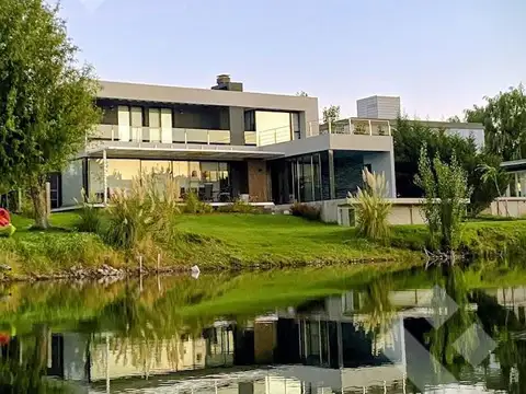 Casa en Alquiler en Neuquen, USD 4.800