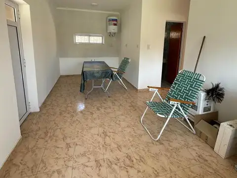 Casa en barrio los pinos 2