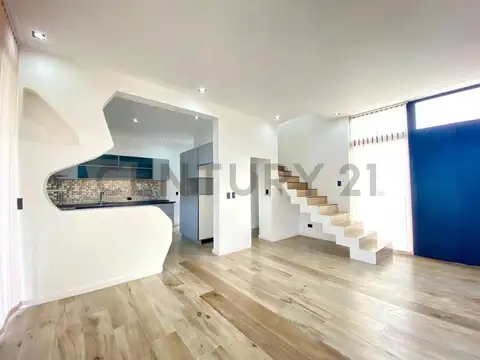 Casa en Alquiler con 1 cochera