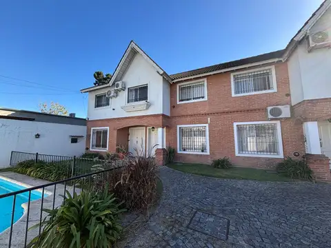 Venta Casa Dúplex 4 Amb Complejo/Cochera. Castelar