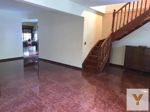Casa en Venta con 4 cocheras