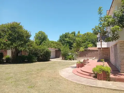 Casa en Venta con 2 cocheras