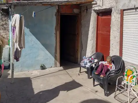 Casa 6 ambientes con 2 baños