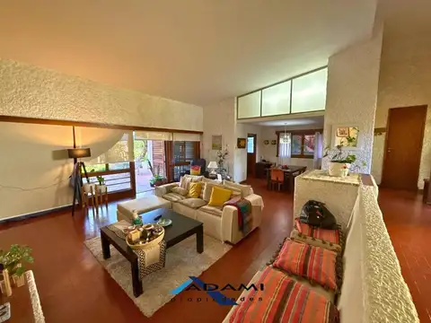 Casa en Venta con 2 cocheras