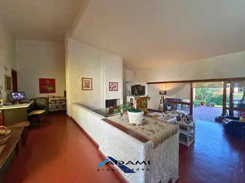 Casa 5 ambientes con 4 baños