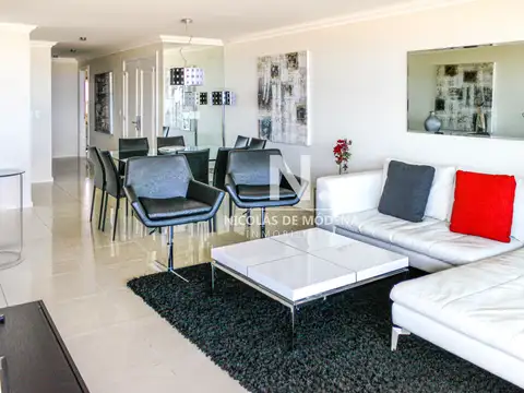 Departamento en venta en Torre Imperiale, frente al mar. 