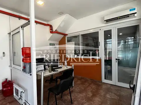 Galpón con recepción y oficina