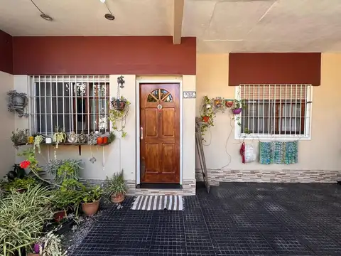 Depto Tipo Casa en Venta con 1 cocheras
