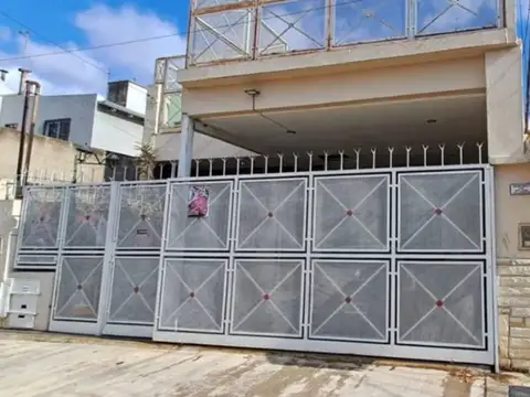 Depto Tipo Casa 5 ambientes con 2 baños