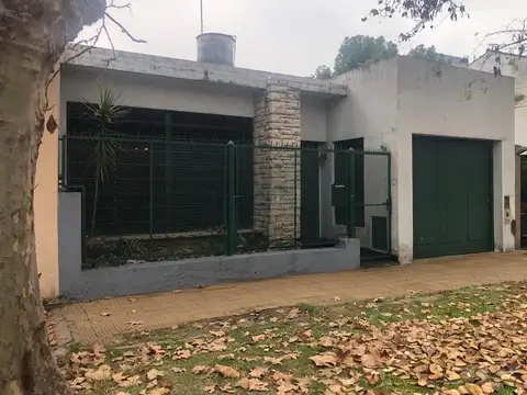 Venta casa 4 amb en L. de Zamora con coch y fondo