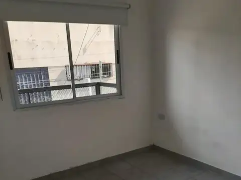 DEPARTAMENTO DE 2 AMB 2 PISO X ESCALERA.
