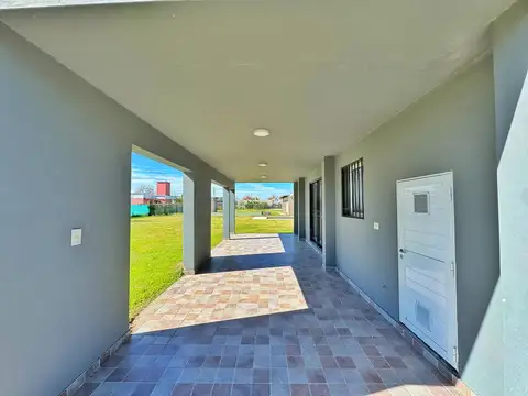 Casa en Alquiler con 1 cochera