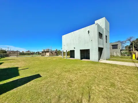 Casa 7 ambientes con 2 baños