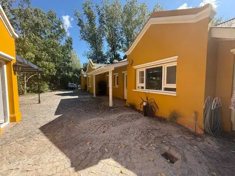 Casa en Venta con 3 cocheras